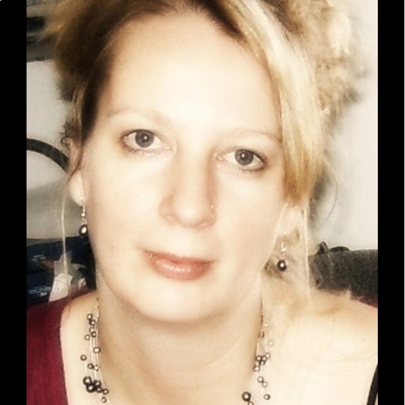 Meet your Posher, Gigi - Picture 2 of 2